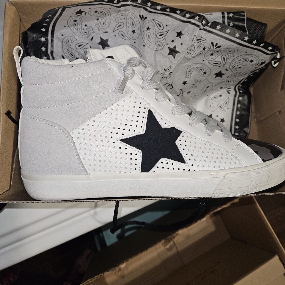 Vintage Havana White and Black Star Sneakers